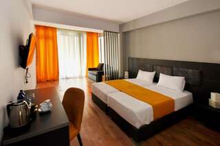 Отель Jazz Hotel Тбилиси Двухместный номер Делюкс с 1 кроватью и балконом-1