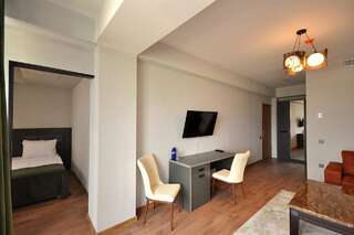 Отель Jazz Hotel Тбилиси Люкс с балконом-12